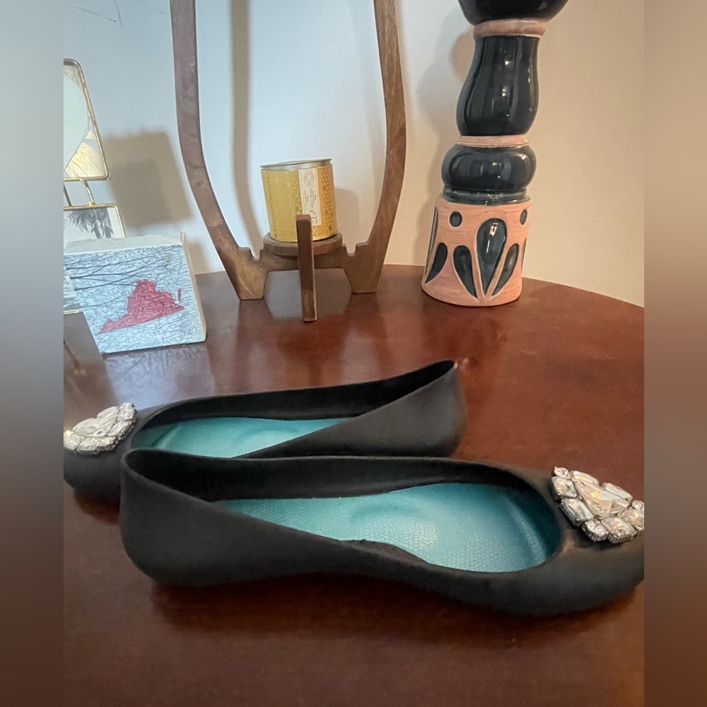 Oka B Womens Black Matte Jelly Flats with Jewel Embellishment NWOB 9 Comfy Glam - Picture 10 of 13